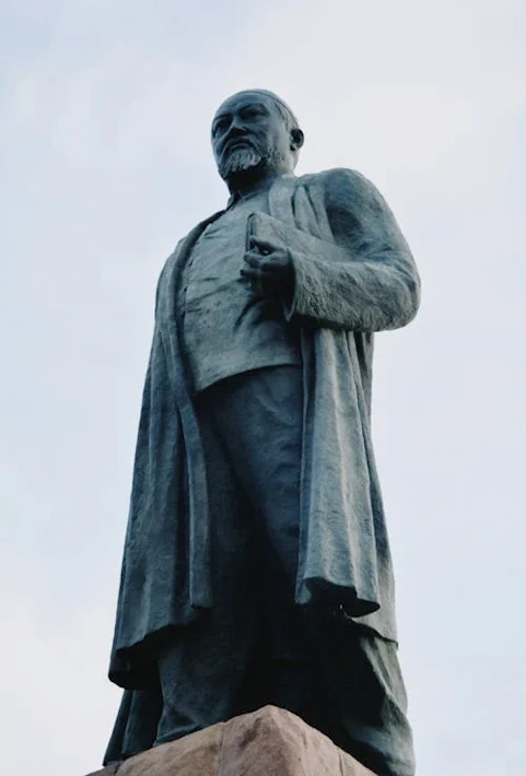 Abay Kunanbayev Heykeli - Kazakistan Almatı Görseli