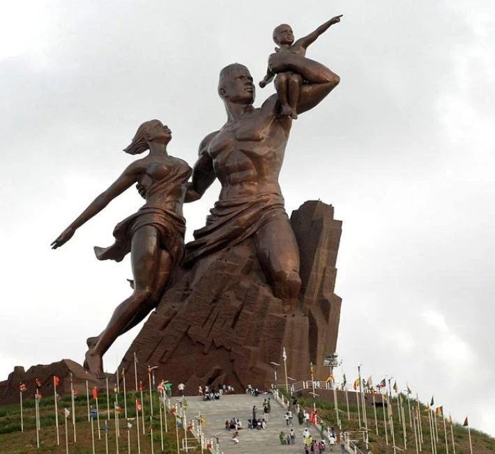 African Renaissance Heykeli - Senegal Dakar Görseli