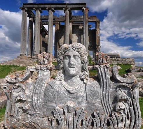 What is an Acroterion? Image