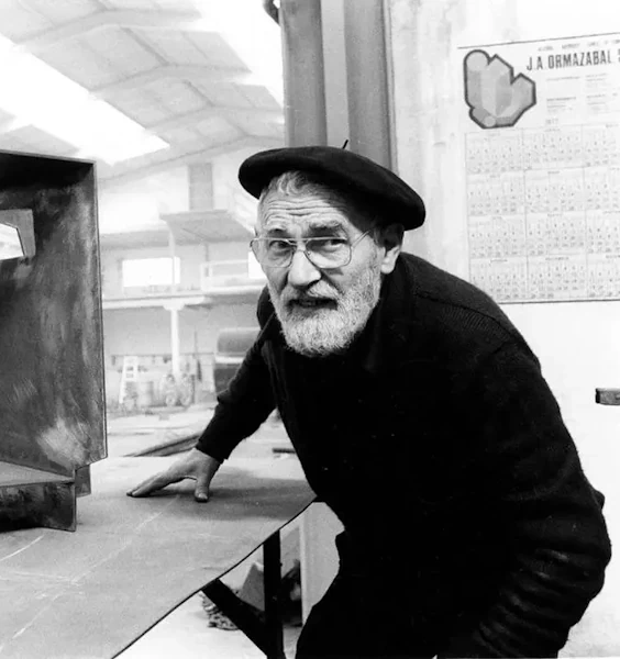 Jorge Oteiza - İspanyol Heykeltıraş Görseli