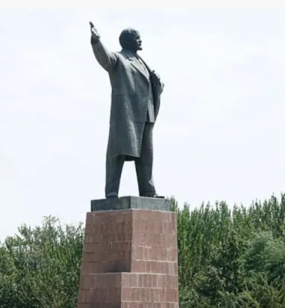 Lenin Heykeli - Kazakistan Almatı Görseli