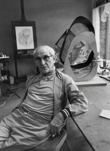 Naum Gabo - Rus Heykeltıraş Görseli