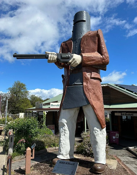 Ned Kelly Heykeli - Avustralya Glenrowan Görseli