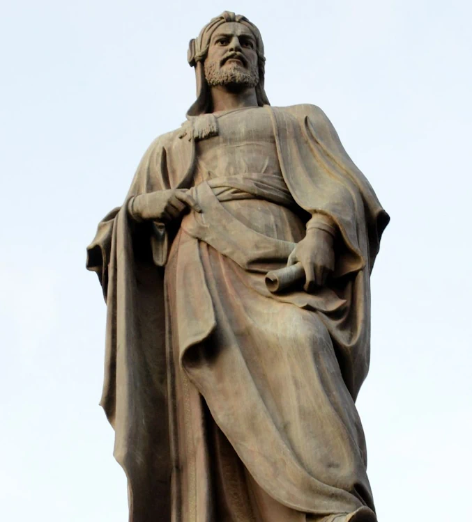 Nizami Gencevi Heykeli - Azerbaycan Bakü Görseli