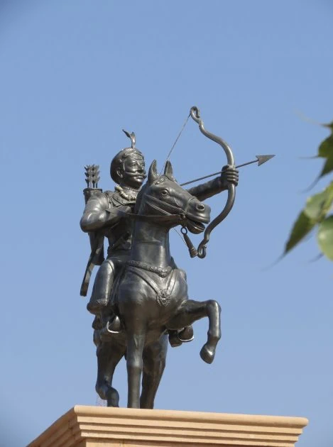 Prithviraj Chauhan Heykeli - Hindistan - Ajmer Görseli