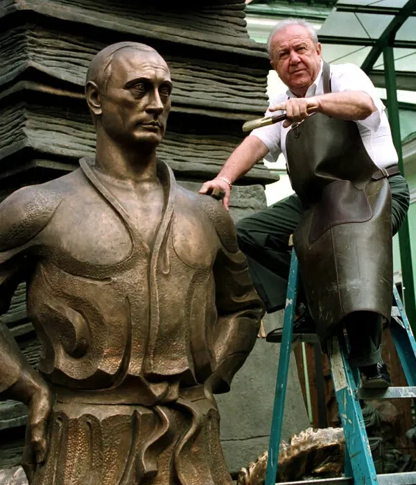 Zurab Tsereteli - Gürcü Heykeltıraş Görseli