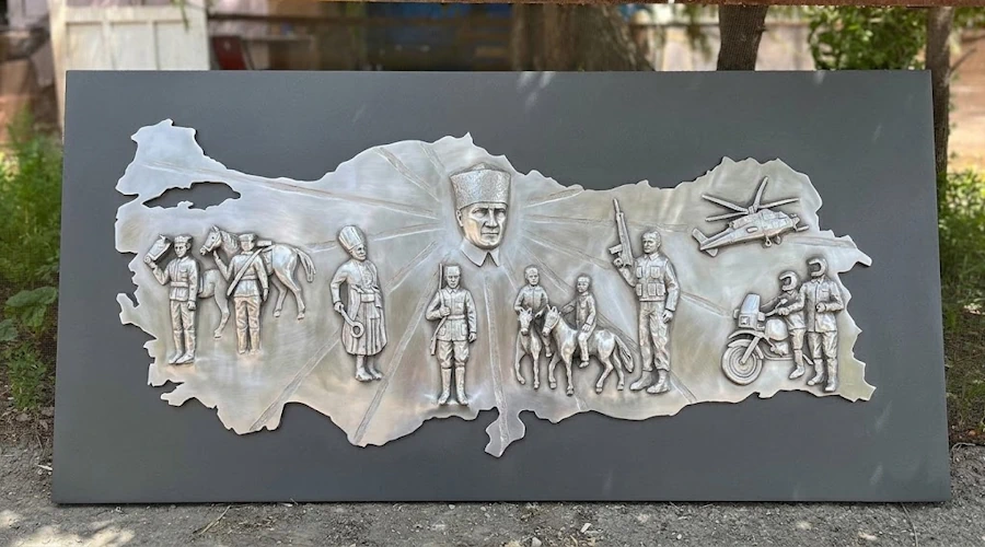 Alüminyum Rölyef: Türkiye Haritalı Atatürk Panosu Görseli