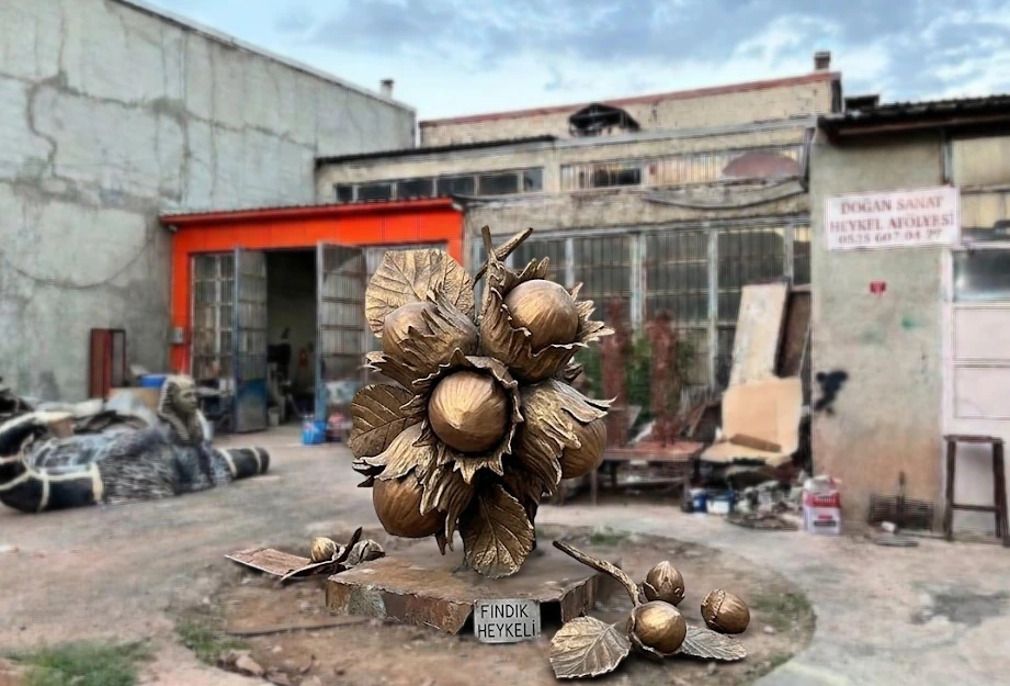 Hazelnut Statue Image