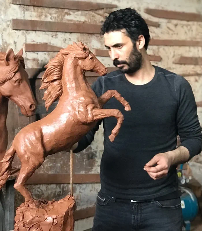 Polyester At Heykeli Görseli