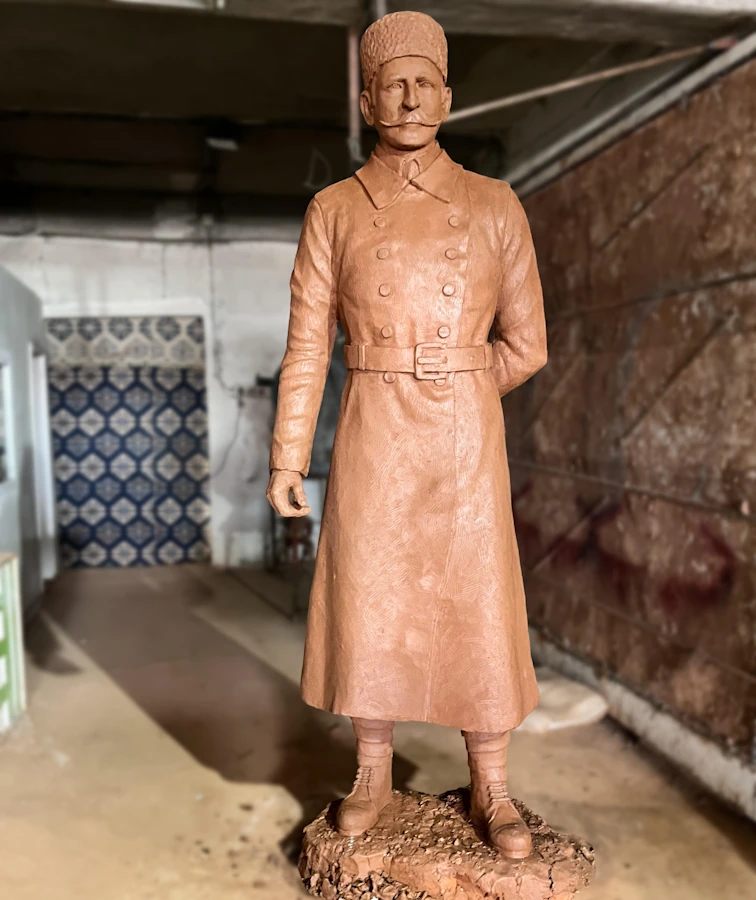 Kağızmanlı Ali Rıza Bey Heykeli Yan Profil Görünümü