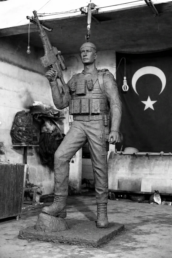 Commando Statue Frontal Detail View