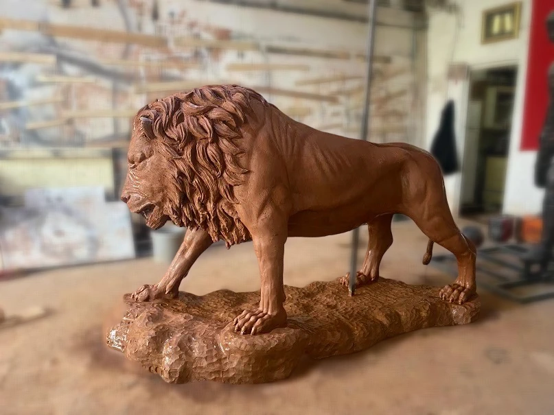 Ön Cepheden Aslan Figürü Detayı