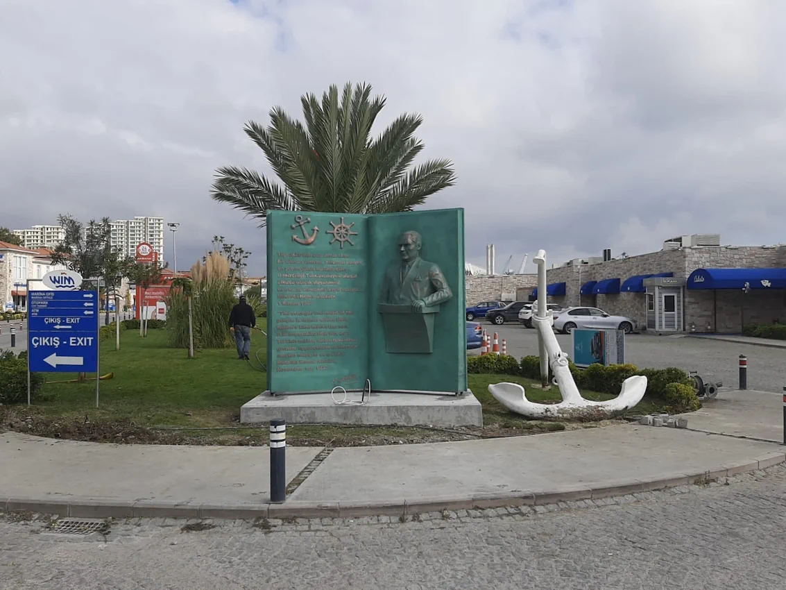 Atatürk Denizcilik Kitap Anıt Heykeli Kurulum Anıt Heykeller