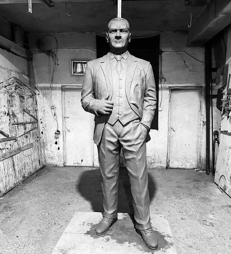 Boydan Atatürk Heykeli Yan Profil Görünümü