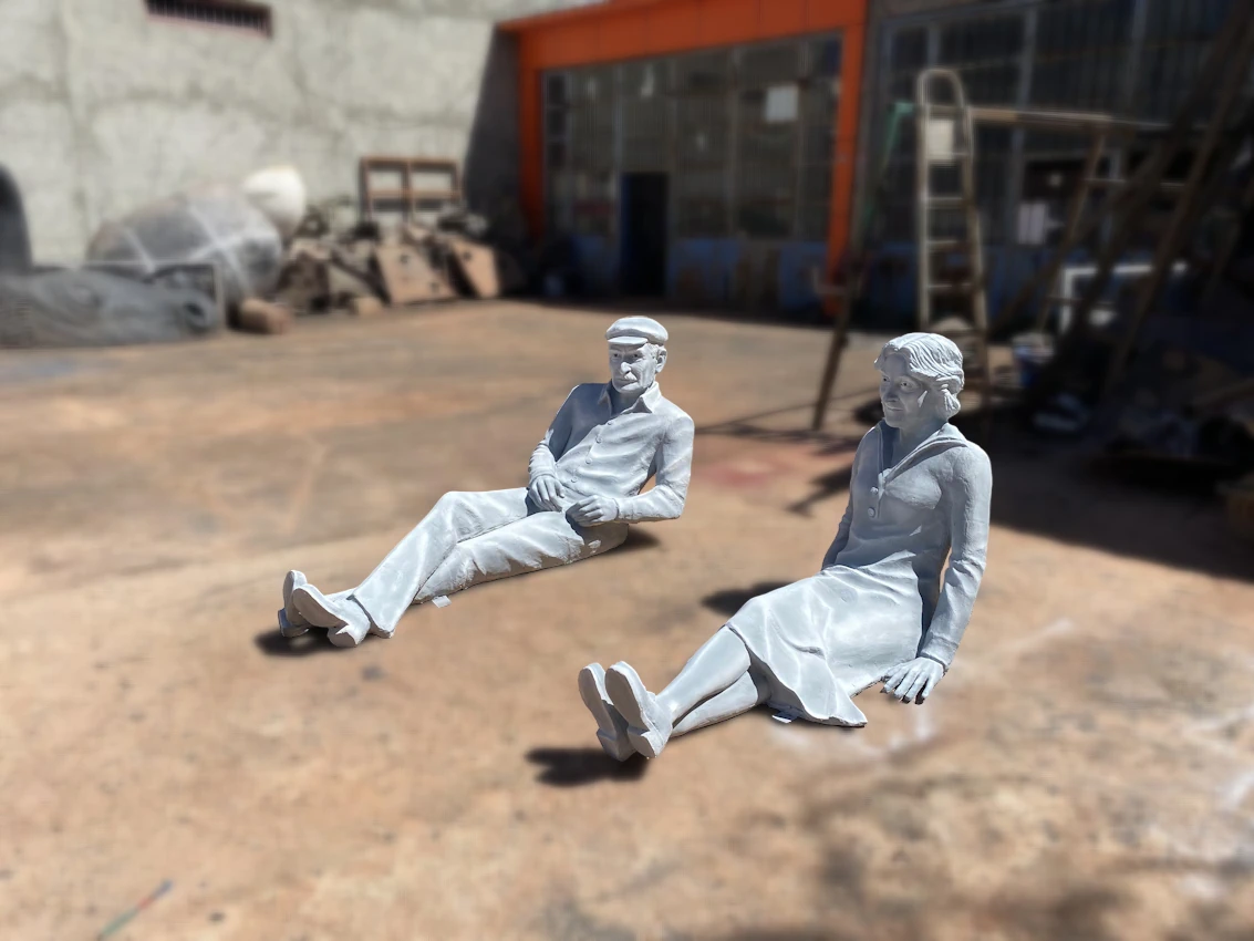 Ön Cepheden Bülent Ecevit ve Rahşan Ecevit Heykeli Detayı