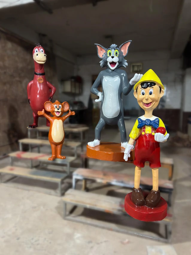 Ön Cepheden Çizgi Film Karakteri Heykeli Detayı