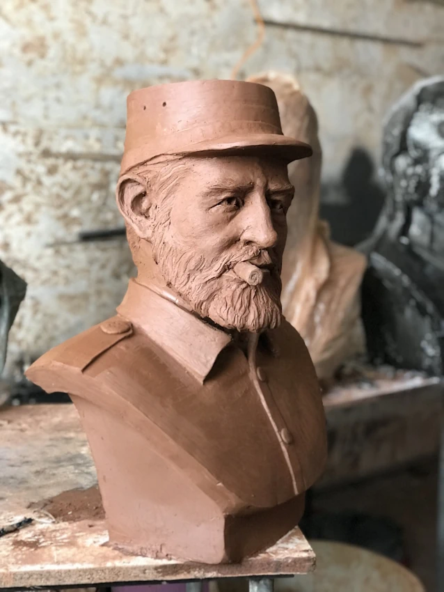 Fidel Castro Heykeli Yan Profil Görünümü