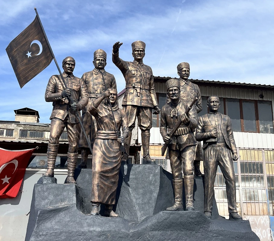 Ön Cepheden Savaş Anıt Heykeli Detayı