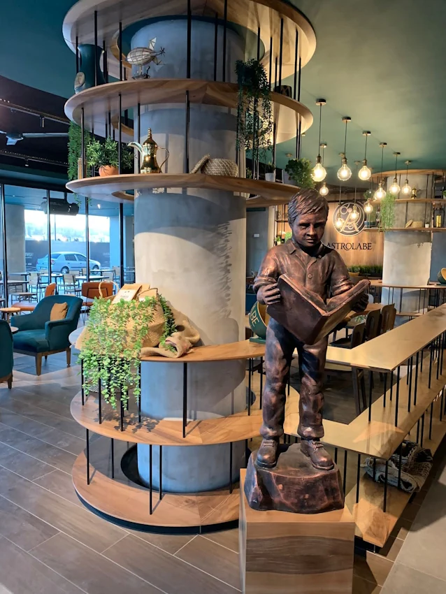 Kitap Okuyan Çocuk Heykeli Kurulum Dekoratif Heykeller