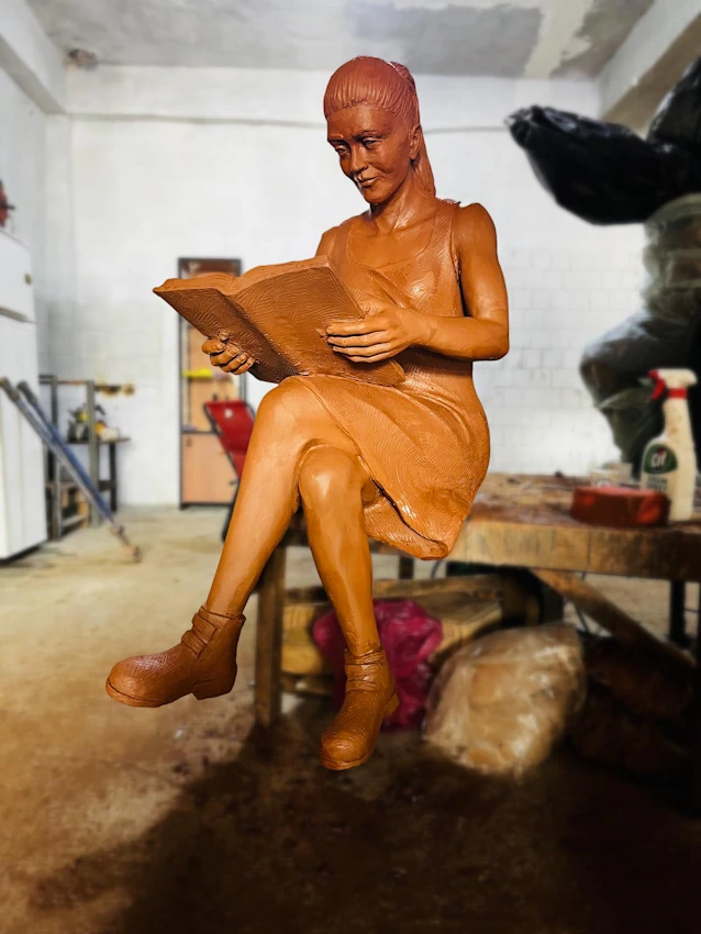 Ön Cepheden Öğrenci Eğitim Heykeli Detayı