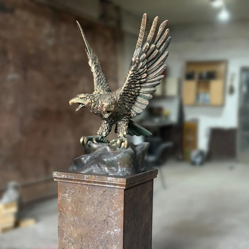 Different Models and Designs of the Small Gift Eagle Statue