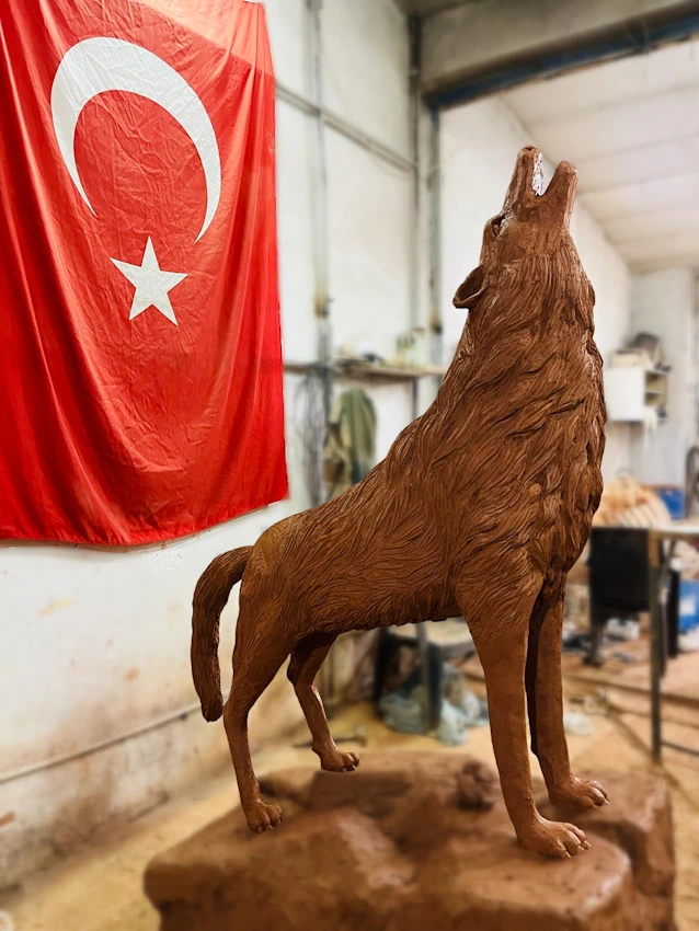 Grey Wolf Sculpture Frontal Detail View