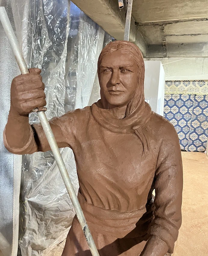 Ön Cepheden Muhibe Hatun Heykeli Detayı