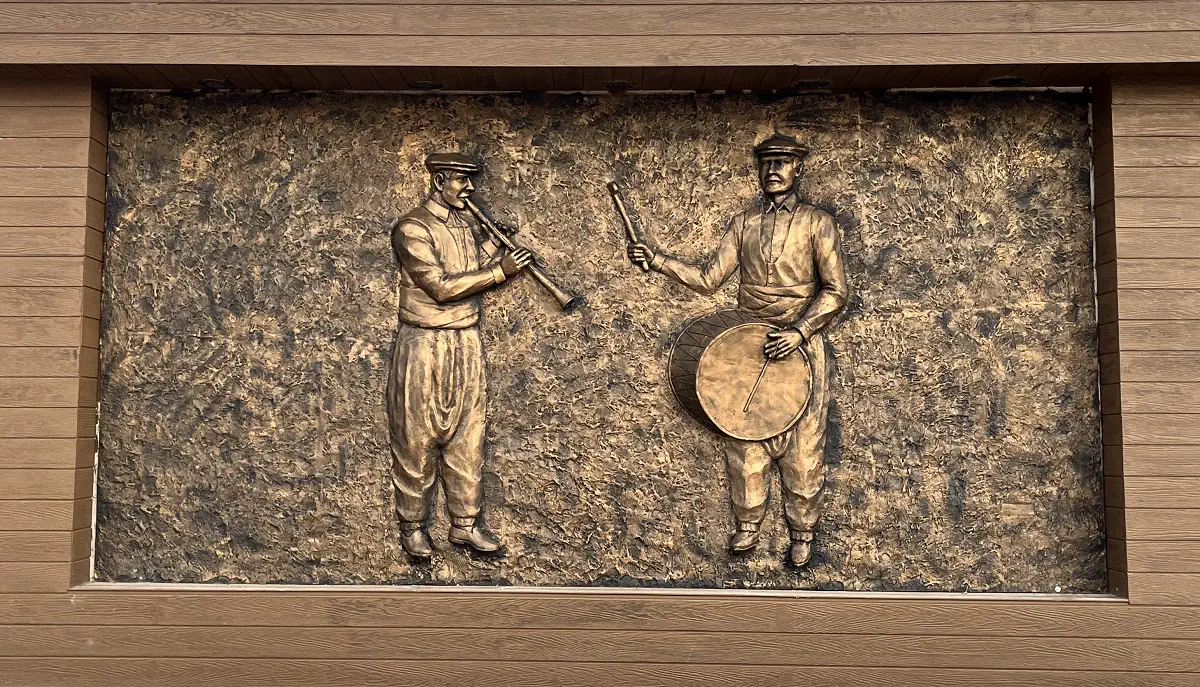 Ön Cepheden Rölyef Duvar Heykel Detayı