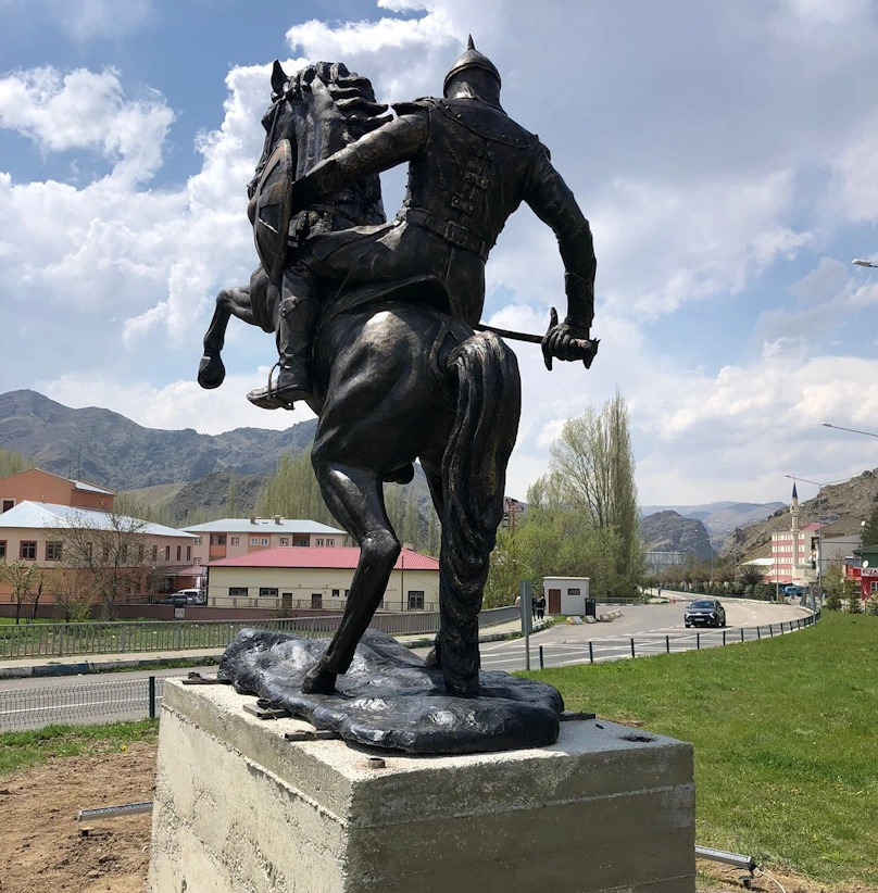 Sultan Alparslan Heykeli Farklı Model ve Tasarımı