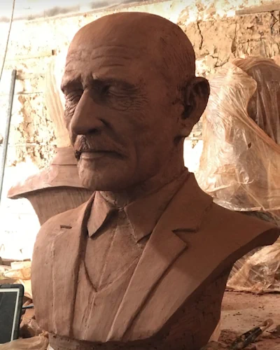 Aşık Veysel kil büst heykeli, stüdyo üretim aşaması, bronz kaplama seçeneği