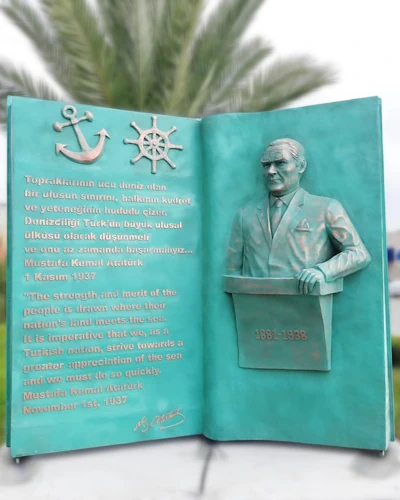 Turkuaz bronz patinalı Atatürk denizcilik kitap anıt heykeli meydan uygulaması