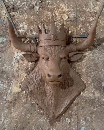 Decorative crowned bull head statue clay model