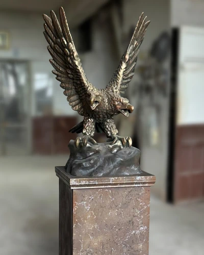 Double Headed Decorative Eagle Statue Gift for Office and Workplace