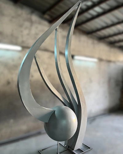 Farklı boyutlarda metal heykel atölye üretimi