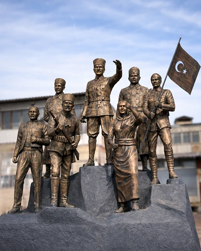 Milli Müdafaayı Temsil Eden Anıt Heykel