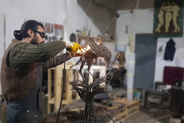 metal heykel yapan sanatçı metal hayvan figürü